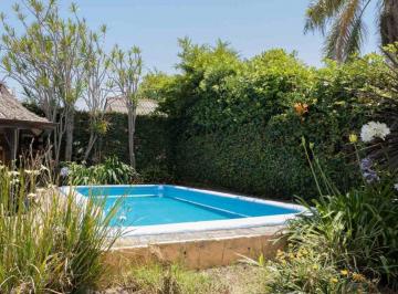Casa · 289m² · 5 Ambientes · 1 Cochera · Venta Casa en Quilmes con Jardín Quincho, Pileta