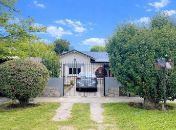 Casa · 117m² · 4 Ambientes · 1 Cochera · Venta Casa 4 Amb Garage Tipo Quincho Oportunidad!
