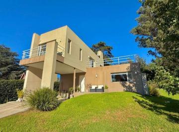 Casa · 102m² · 3 Ambientes · 1 Cochera · Venta Casa 3 Amb con Parque Sierra de Los Padres