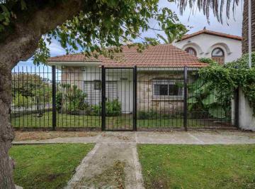 Casa · 191m² · 4 Ambientes · 2 Cocheras · Venta Casa 4 Amb con Jardín y Cochera Parque Luro