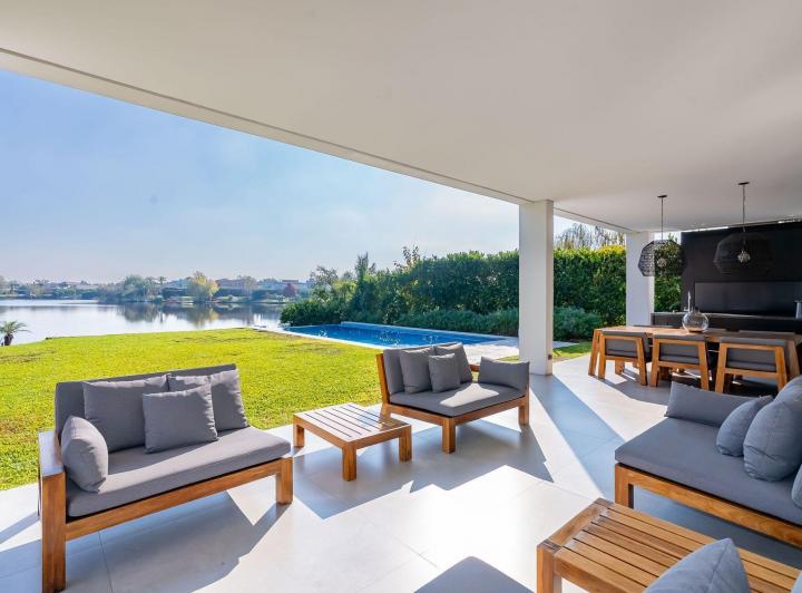 Casa · 470m² · 7 Ambientes · 2 Cocheras