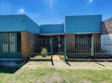 Casa · 62m² · 3 Ambientes · 1 Cochera · Casa en Venta a Refaccionar - Los Hornos