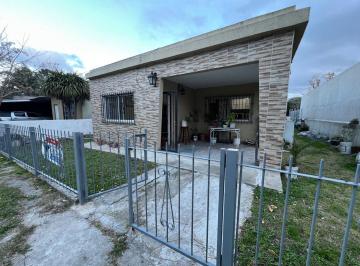 Casa · 88m² · 4 Ambientes · Casa 4 Amb - Patio y Quincho en Barrio Semicerrado