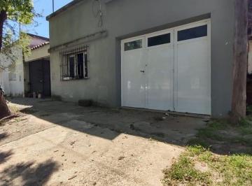 Casa · 125m² · 4 Ambientes · 1 Cochera · Venta de Casa en Esperanza