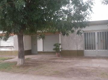 Casa · 141m² · 2 Ambientes · 2 Cocheras · Venta Casa Dos Dorm. y Local en Maria Luisa