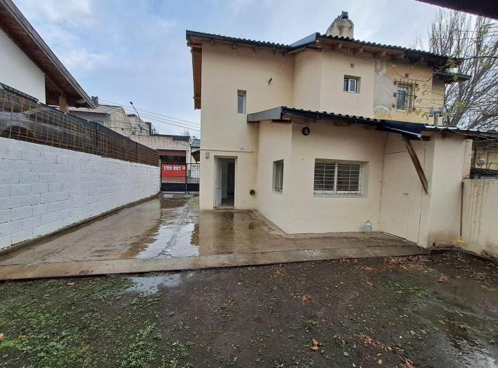 Casa · 80m² · 5 Ambientes · 2 Cocheras