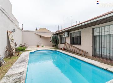 Casa · 114m² · 4 Ambientes · 1 Cochera · Casa 4amb con Pileta y Quincho Apto Credito