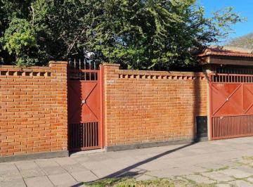 Casa · 104m² · 5 Ambientes · 2 Cocheras · Venta Casa 5 Ambiente Cochera Cubierta Wilde