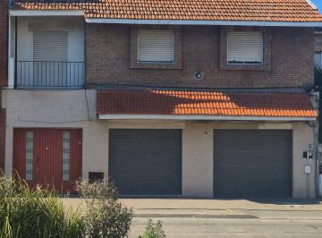 Local comercial · 145m² · 2 Cocheras · Locales con Departamento y Casa en Berazategui