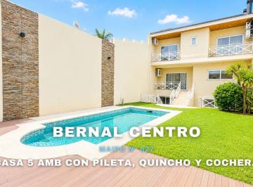Casa · 266m² · 5 Ambientes · 2 Cocheras · Venta Casa 5 Ambientes Jardin Pileta Bernal Centro