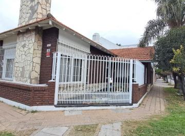 Casa · 91m² · 4 Ambientes · 1 Cochera · Casa 4 Ambientes en Venta Apto Crédito Lomas