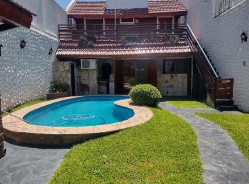 Casa · 198m² · 3 Ambientes · 2 Cocheras · Venta Casa con Pileta Garage Quincho Villa Lugano