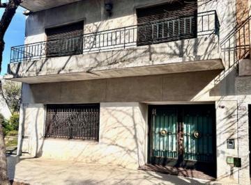 Casa · 258m² · 5 Ambientes · 2 Cocheras · Venta Casa Jardín Mataderos Retasado Oportunidad!