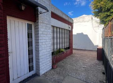 Casa · 161m² · 4 Ambientes · 1 Cochera · Vta Casa Aptados Viviendas Independientes Caseros