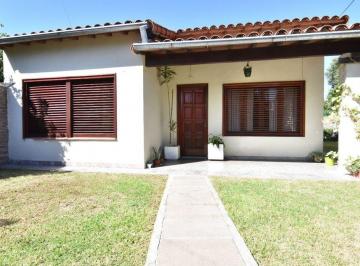 Casa · 209m² · 4 Ambientes · 2 Cocheras · Venta Casa 4 Ambientes Castelar Sur + Deposito