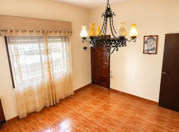 Casa · 110m² · 3 Ambientes · 2 Cocheras · Venta - Casa Apta Credito 3 Amb + Cochera San Justo