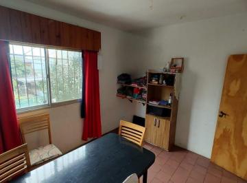 Casa · 115m² · 6 Ambientes · Venta Casa de 6 Amb. Entrada Auto y Amplio Terreno