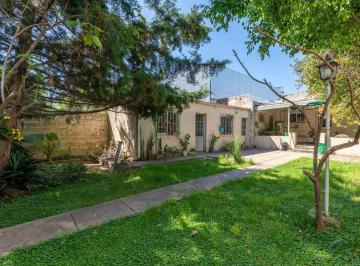 Casa · 120m² · 3 Ambientes · 2 Cocheras · Casa en Venta La Plata con Garage Cubierto