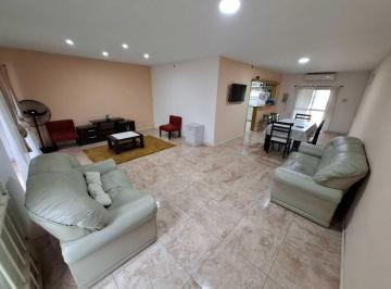 Casa · 162m² · 4 Ambientes · 1 Cochera · Venta Casa José C Paz 4 Ambientes Patio
