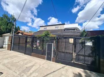 Casa · 270m² · 10 Ambientes · 1 Cochera · Venta en Bloque Casa Mas Tres Deptos 2 Amb J C Paz