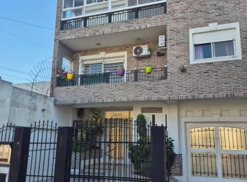 Departamento · 66m² · 3 Ambientes · 1 Cochera · Departamento 3 Amb Fte con Balcon y Cochera Lanus