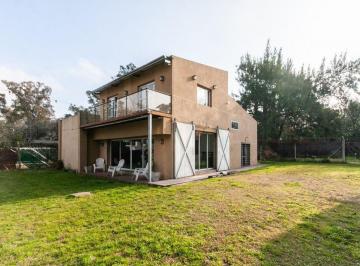 Quinta vacacional · 120m² · 3 Dormitorios · 2 Cocheras · Casa Quinta de 4 Ambientes en Venta, El Pato