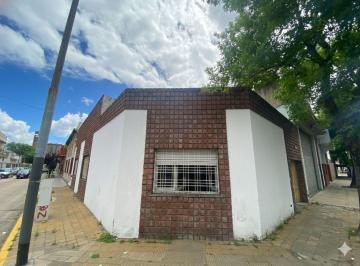 Casa · 109m² · 3 Ambientes · 1 Cochera · ¡Casa en Esquina a Refaccionar - Fot 3 + Sótano!