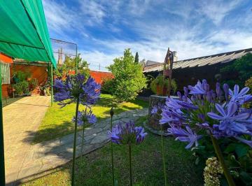 Casa · 204m² · 4 Ambientes · 2 Cocheras · Casa en Venta 4 Amb Cochera y Jardin