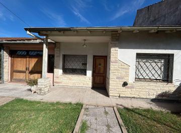 Casa · 160m² · 4 Ambientes · 1 Cochera · Excelente Casa C/pileta y Parque en Rafael Calzada