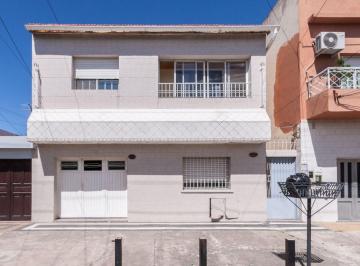 Casa · 170m² · 6 Ambientes · 1 Cochera · Venta de 2 Casas en Amplio Lote Oportunidad
