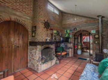 Casa · 305m² · 10 Ambientes · 1 Cochera · Venta Casa Amplia y Sólida Barrio Talar Pando