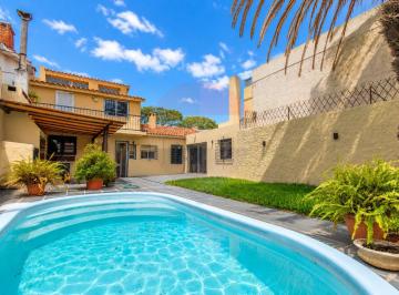 Casa · 206m² · 9 Ambientes · 1 Cochera · Alquiler Casa Carrasco 3 Dorm + Serv + Piscina