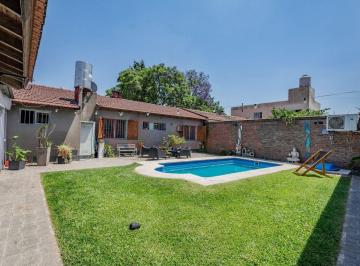 Casa · 255m² · 5 Ambientes · 2 Cocheras · Casa 4 Amb + Dpto - C. Evita - Venta / Permuta