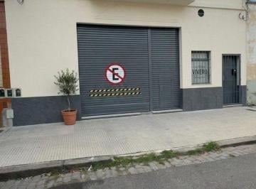 Casa · 239m² · 7 Ambientes · Casa con Local a La Calle