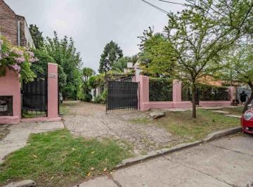 Casa · 210m² · 7 Ambientes · 5 Cocheras · Lote Doble Fte - Barrio Residencial Martinez - 970 m²