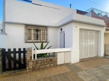 PH · 115m² · 5 Ambientes · 1 Cochera · PH Tipo Casa con Cochera - Venta en Ciudadela