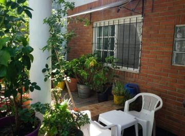 Casa · 83m² · 3 Ambientes · 1 Cochera · Casa 3 Ambientes en Venta Mataderos