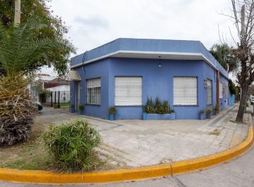 Casa · 134m² · 5 Ambientes · 2 Cocheras · 2 Casas 5 Amb - Z/ Plaza de Hurlingham - Permuta