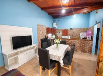 Casa · 72m² · 5 Ambientes · 1 Cochera · Venta Casa 5 Amb en V. del Pino Cochera y Jardin