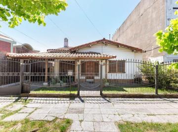 Casa · 4 Ambientes · 2 Cocheras · Venta Casa 4 Amb Garage Villa Luzuriaga - Permuta