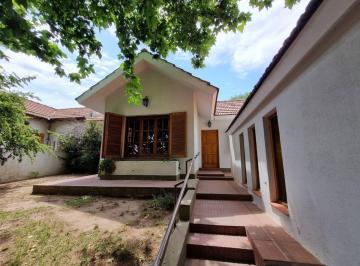Casa · 174m² · 10 Ambientes · 1 Cochera · Casa en Luther King 865 - B° Bella Vista