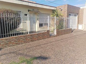 Casa · 140m² · 5 Ambientes · 1 Cochera · Casa Juan Xxiii 785 Entre Ameghino y Perú