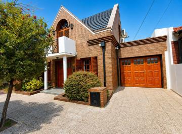 Casa · 185m² · 5 Ambientes · 1 Cochera · Casa en Bolivar en 464