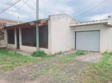 Casa · 95m² · 3 Ambientes · 1 Cochera · Venta de Casa de Dos Dorm. en Villa Italia