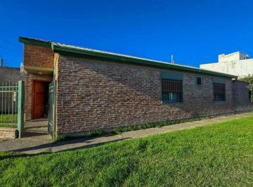 Casa · 123m² · 5 Ambientes · 1 Cochera · Venta Casa de 4 Hab. Apta Credito