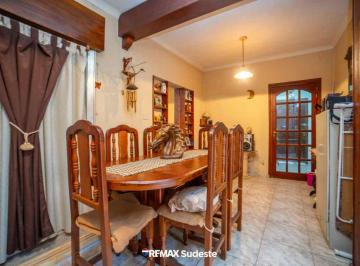 Casa · 140m² · 4 Ambientes · 1 Cochera · Casa Familiar 3d Lista a Escriturar. Villa Rosas