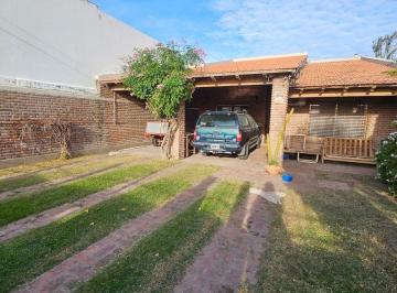 Casa · 212m² · 4 Ambientes · 2 Cocheras · Hermosa Casa en Venta