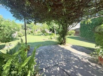 Casa · 233m² · 5 Ambientes · Casa en Venta en Pergamino con Parque y Galpon