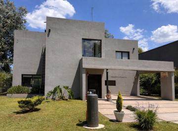 Casa · 170m² · 4 Ambientes · 2 Cocheras · Casa 4 Amb en Venta Alvarez del Bosque Pura Luz