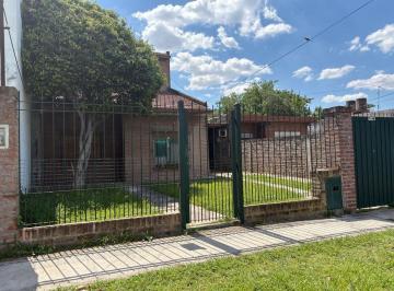 Casa · 83m² · 5 Ambientes · 1 Cochera · Venta Casa Lote Propio 5 Amb Isidro Casanova